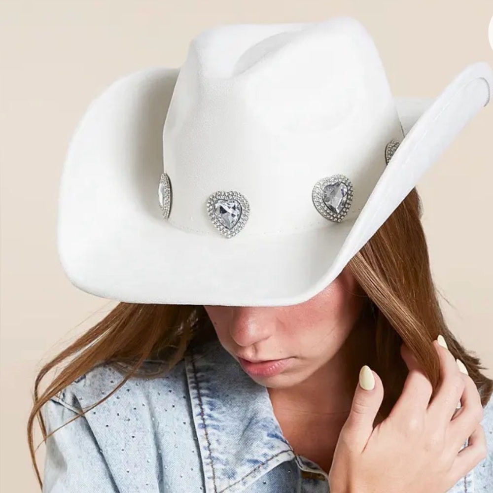 IILUMA Western Romance Ivory Heart Charm Cowboy Hat!